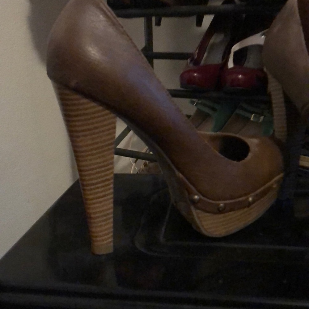 Heels - Picture 2 of 3